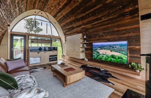 Buninyong Villa | Worlds only Sky Barrel on edge of Extinct Volcano