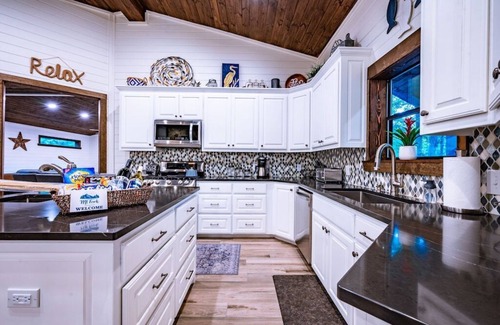 Broken Bow Cabin | Worth the Wait ~ Riverfront cabin with hot tub, game room, play set and views!