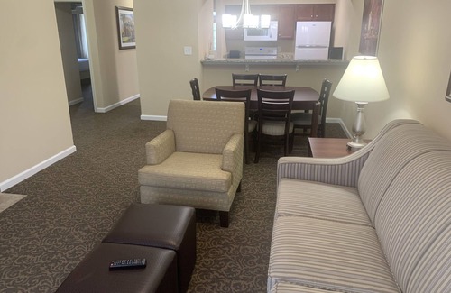 Berkeley House | WOW! 4BDR (12) family townhouse unit at Historic Powhatan Resort.