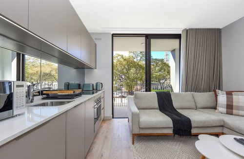 Greater Johannesburg Metropolitan Area Apartment | Wrapped in Rosebank Chic Comfort