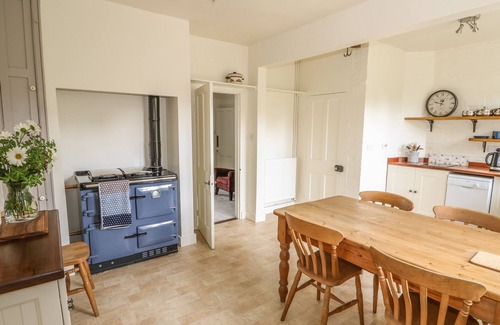Longdon Cottage | WREN COTTAGE, pet friendly, with a garden in Uppingham