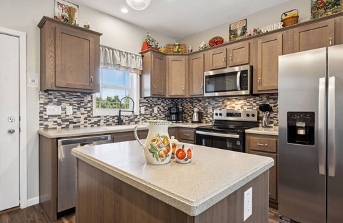 Loveland House | Wright House | Country Retreat w/Spa, EV + Garage