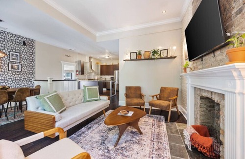 Wrigleyville Bed & Breakfast | Wrigleyville Suites Room 1