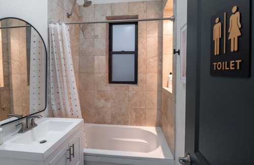 Wrigleyville Bed & Breakfast | Wrigleyville Suites Room 5