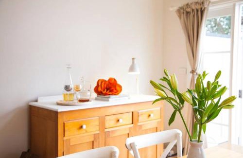 North Hobart House | Writer's Cottage, luxurious oasis in the heart of North Hobart