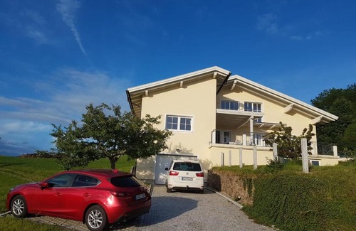 Zell Am Moos Apartment | Wunderschöne Ferienwohnung mit Seeblick