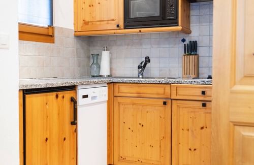 Klosters Platz Apartment | Wunderstay Alpine 3 Chic Studio Central Location