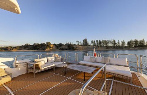 Auckland Central Business District House | WW Luxury Motor Yacht - Auckland Viaduct