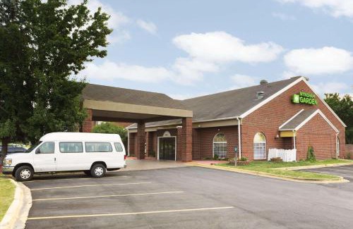 East Paris Hotel | Wyndham Garden Grand Rapids Airport