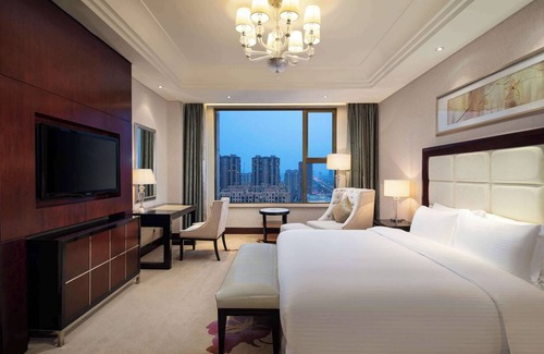 Pingqiao District Hotel | Wyndham Xinyang Downtown