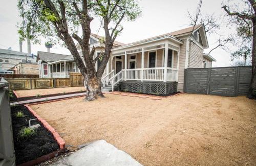 Historic Garderns House | Wyoming St Restored Historic 2BR/1BA Downtown