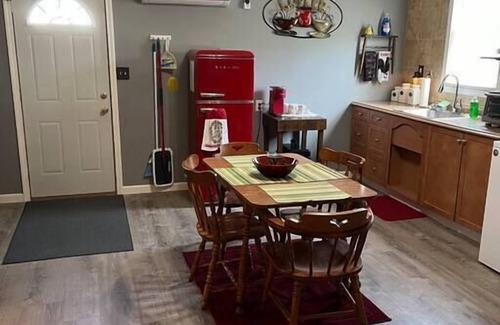 Mariah Hill House | X-Marks the Spot(Red) 1.5 miles from Holiday World