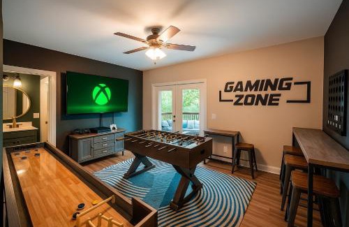 Indian Point House | Xbox Hot Tub Gameroom 1 mi Silver Dollar City community indoor pool