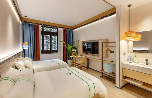 Chengdu City Centre Hotel | Xishu Garden Inn - Travel Agency service - Car Rent service - English Speaking