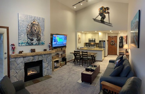 Upper Village Condo | XL Luxury Penthouse. Aspens. Ski-in ski-out. Kitchen 3beds. 3hot tubs. BBQ. Wii.
