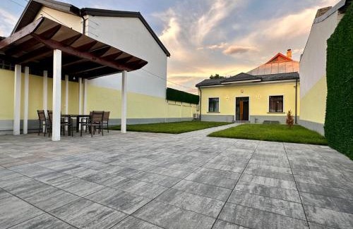 Sector 5 Villa | XOX Villa House & Garden Bucharest