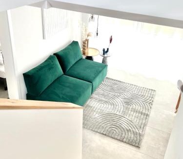 Schafhof House | Xzllenz - 4 Schlafzimmer, Zentral, Parken, U-Bahn, 2 Bäder, 4 Smart-TV, optional Einzelbett