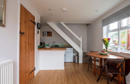 Solva Cottage | Y Bothy · Riverside Bothy In Heart of Scenic Harbour Village