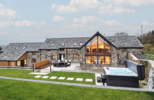 Cwmtirmynach House | Y Côr
