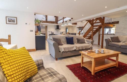 Cwmtirmynach House | Y Côr