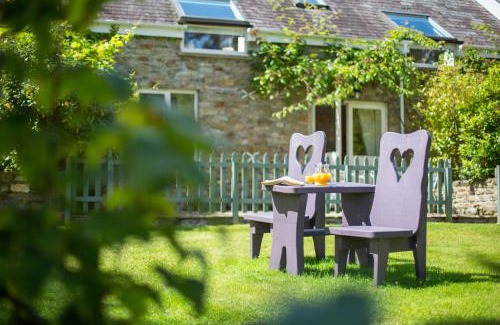 Tan-y-groes Apartment | Y Ffermdy Farmhouse