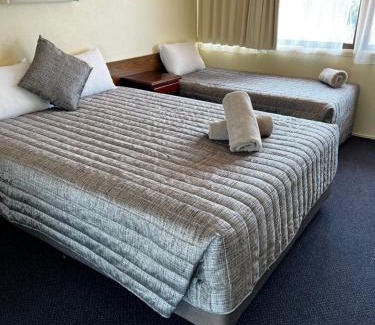 Monkland Hotel | Y Motels Gympie