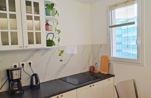 Montigny-le-Bretonneux Apartment | Y Space à 200m de la Gare de St. Quentin en Yvelines, 10 Minutes de Versailles