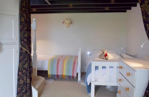 Rosebush House | Y Teras