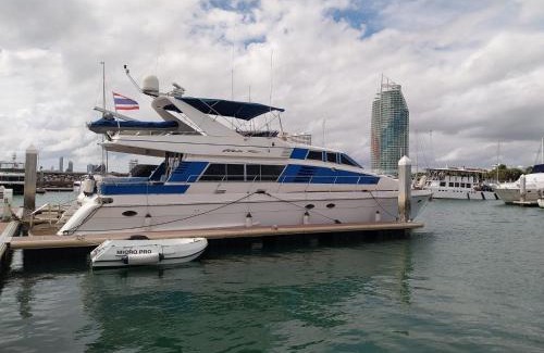 Na Chom Thian Boat Rental | Yacht Charter Pattaya Ocean Marina Resort