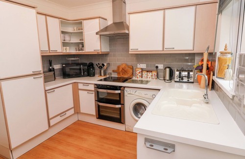 Neyland Cottage | YACHT HAVEN VIEW, pet friendly, country holiday cottage in Neyland