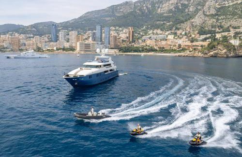 Cannes Old Town Boat Rental | Yacht iRama Cannes