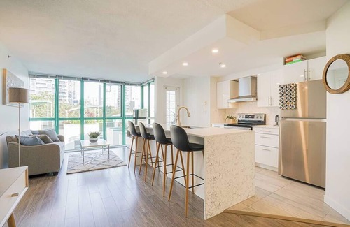Downtown Vancouver Apartment | Yaletown Gorgeous Unit Steps from the Beach