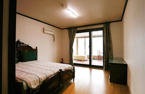 Gangsang House | Yangpyeong Ganggaui Achim Pension
