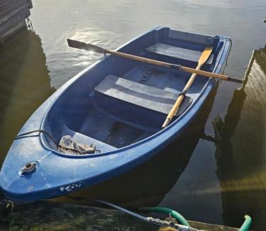 Smallburgh Boat Rental | Yare River Lodge Houseboat