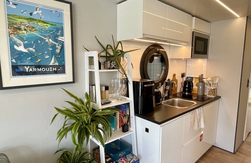Yarmouth Boat Rental | Yarmouth Waterlodge Floating Apartment (Harbour Haven), Waterlodge 2