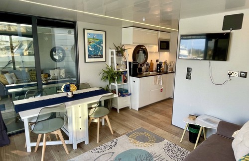 Yarmouth Boat Rental | Yarmouth Waterlodge Floating Apartment (Solent Serenity), Waterlodge 1