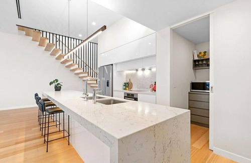 South Yarra House | Yarra Luxury | Chapel St, CBD & Gardens | Carpark