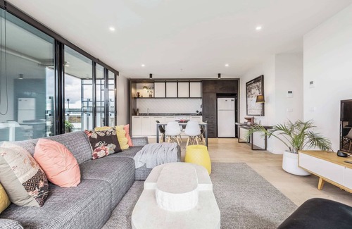 Abbotsford Condo | Yarra River Splendour In Stylish Penthouse Getaway