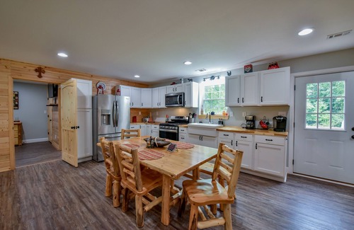 Goodsprings Cabin | Yellow Creek Cabin- A Country Getaway