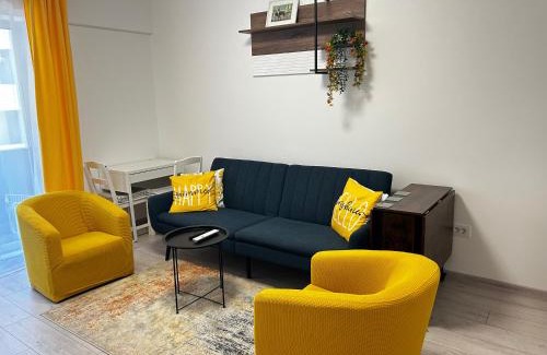Nord-Est Apartment | Yellow Dawn Modern Flat in Quiet Area with Garage Parking and Self Check-In