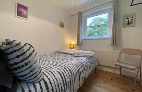 Moville Bed & Breakfast | Yellow door cottage