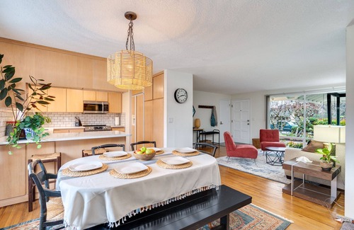 Vancouver House | Yellow Door Ranch - Convenient comfort, mid-century style! Great for families!