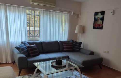 Icmeler City Center Apartment | Yellow Home Icmeler Daily Weekly Rentals