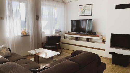 Metlika Apartment | Yellow House Grabrovec