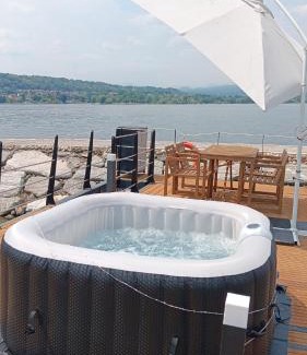 Quartiere XXIV Don Bosco Boat Rental | Yellow houseboat on Lake Maggiore