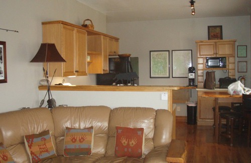 Gardiner House | Yellowstone Riverbend Cabin - Waterfront + Wildlife! 3 miles from Gardiner!