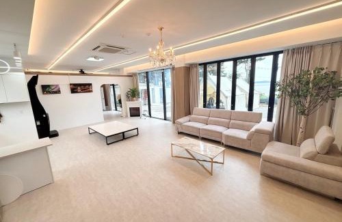 Eulwang-ri House | Yeongjongdo Masiran Bay Pension