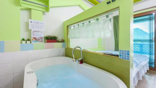 Yeongwol House | Yeongwol gangeulpumeunsoo pension