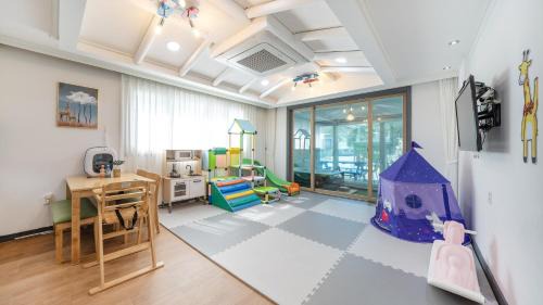Dolsan-eup House | Yeosu Bebeolleh Pension
