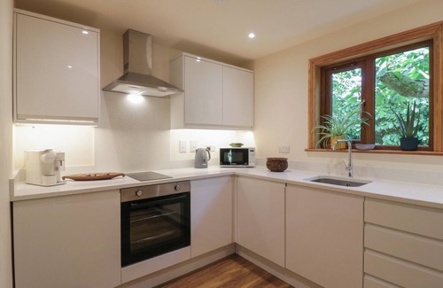 Dartford Cottage | YEW TREE COTTAGE, family friendly, with pool in Dartford
